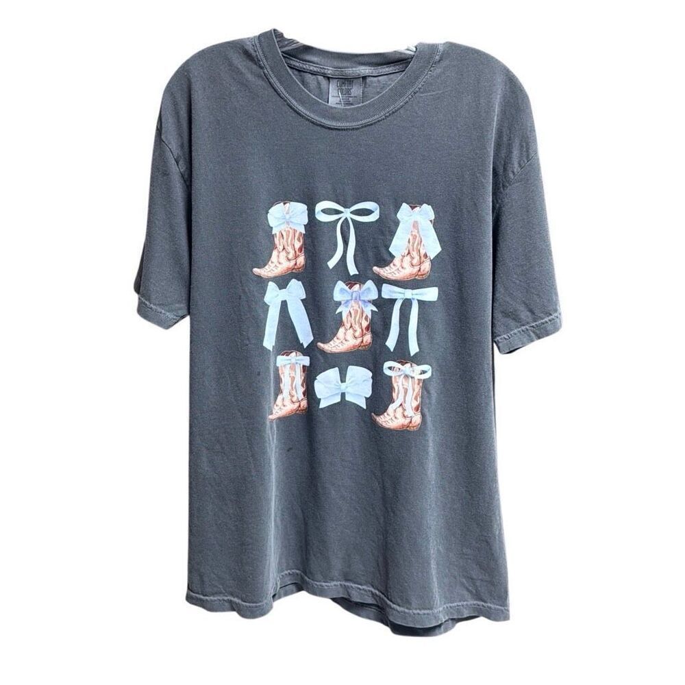 Comfort Colors Women’s Gray Cowboy Boot Tshirt NEW Size Large